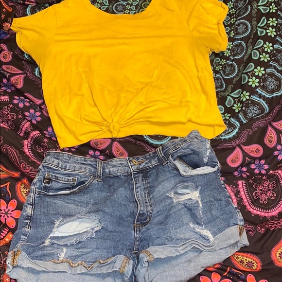 blue jean and yellow top